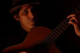 Carlos Hahn lança novo disco 'Auroras na barriga'