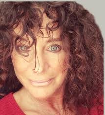 Lisa Schofield's Instagram, Twitter & Facebook