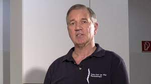 Hoewel hij officieel in 2018, na zestig jaar theater, afscheid had genomen. Image Film Praxis Fur Physiotherapie Paul Van Vliet Certified Medical Taping Instructor Youtube