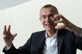 There is a strong circulation of the virus, the number of hospitalizations is increasing noticeably and the intensive care units are starting to fill up again. Comeback Vandenbroucke No Calvo Or De Block These Are The Faces Of The New Federal Government Newsabc Net