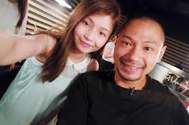 从韩国Busan釜山红到大马的Outdark Malaysia就在Subang SS15！Indoor 神秘浪漫，Outdoor吹风喝酒爽爽哒！  5种招牌炸鸡口味任您选，还有各式韩国料理等着您！】这里有免费的情人专属爱情锁墙，也可以免费寄明信片给未来的你，好有意义~！  在SS15游荡中….那个外表暗暗好像 ...