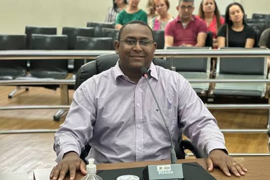 Requerimento na Câmara de Araxá pede informações sobre pagamento de benefícios a servidores municipais. Fique Por Dentro... Na reunião ordinária da Câmara Municipal de Araxá desta semana, o vereador Professor Jales André (