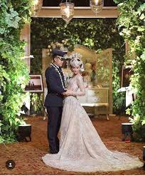 Sebuah postingan seorang gadis viral di media sosial tiktok. Pakaian Orang Tua Pengantin Adat Sunda Info Gtk