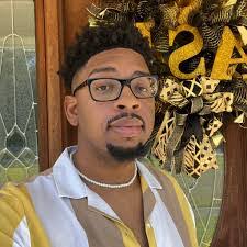 Shontae Davis's Instagram, Twitter & Facebook