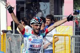 The cycling world is mourning the death of belgian cyclist wouter weylandt, who was killed in a high speed giro d'italia accident on monday. Dodelijke Val Wouter Weylandt Overschaduwt Derde Etappe Van Het Nieuwsblad Mobile