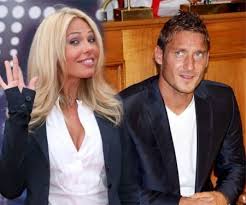 Jun 20, 2021 · francesco totti e ilary blasi festeggiano l'anniversario di nozze. Ilary Blasi E Francesco Totti Divergenze Sul Terzo Figlio Libero Quotidiano
