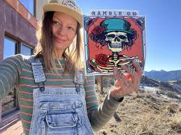 I mean…..I don't think I need to say anything with this Opal stealing the  show 🥵 Huge Ethiopian Opal center, smoked Opal triangle and Peridot facets  wrapped in sterling silver wires