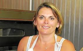 Vitrine. « Bella Pizza » rue François-Cadoret