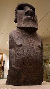 Tarita alarcón rapu, the governor of the famoud chilean easter island has asked the british museum to return one of its monumental statues, called moai, created by the early rapa nui people. The Hoa Hakananai A A Moai Easter Island Statue Built Between 1000 And 1600 Ad And Now On Display At The British Museum 634x1117 Artefactporn
