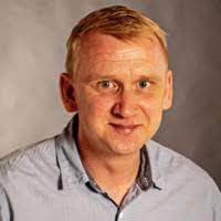 Brian laudrup (vienna, 22 febbraio 1969) è un ex calciatore danese, di ruolo centrocampista o attaccante.con la nazionale danese si è laureato campione d'europa nel 1992. 50 Perfiles De Rindom Linkedin