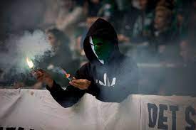 Hammarby hooligans slaví výhru svého týmu ve finále poháru po penaltách www.hooligans.ch. Hammarby If Aik 27 09 2015