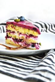 Von Bayrischen Bergen Nackten Kuchlein Und Einer Heidelbeer Cassis Torte Mit Besonders Cremiger Joghurtfullung Kuchen Und Torten Leckere Torten Torte Mit Fruchten