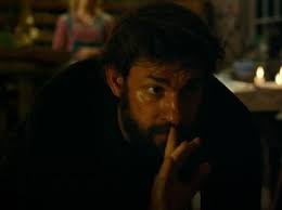 Um lugar silencioso não é um filme mudo, mas está totalmente construído em redor da ideia de uma existência vivida no. John Krasinski Revela Que Interpretou O Monstro De Um Lugar Silencioso 17 10 2018 Uol Entretenimento