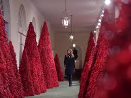 Melania white house christmas decorations 2019. White House Christmas Decorations 2018 Melania Trump Unveils A Very Red Vaguely Handmaid S Tale Design Vogue
