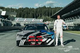 The exhaust exits just ahead of the passenger side. Bmw M4 Gt3 2022 Zeigt Sich Ungetarnt Aus Allen Perspektiven