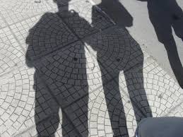 Resultado de imagem para casal assaltado sombra
