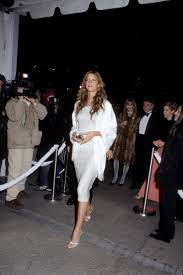 At 40 Gisele Bundchen Is Fashion S Queen Of Sustainable Glamour Gisele Bundchen Style Gisele Bundchen Gisele