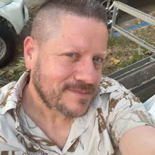 דניאל וויס וולארי חמאתי בביצוע מצמרר לשיר "hurricaneane" שמשלב את הגרסה  המקורית