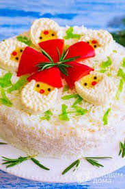 салат из копченой курицы с черносливом и грецкими орехами Novogodnij Salat 2020 Ded Moroz I Kompaniya S Kuricej I Chernoslivom Poshagovyj Recept S Foto Na Gotovim Doma Recept Salaty Recepty Syrnye Zakuski