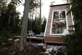 Designer Constructs Micro 96 Square Foot Cabin To Forego Building Permits Kleine Woningen Micro House Houten Hutten