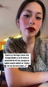 Marisol Vasquez Cantando