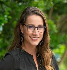 Amanda Parrish's Instagram, Twitter & Facebook