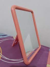Latar saat kita akan berpergian, kita membutuhkan cermin untuk melihat seberapa baik penampilan kita. 5k Cermin Kecil Barang Yang Dicari Di Carousell