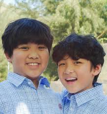 一年後嘅今日轉校去左「勤識小學」讀小四🤣 同一大班朋友仔拍一齊真心happy🤭 今次嘅角色係飾演4A串串貢嘅Archie🤭 大家要多多支持吖#