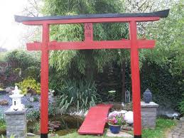 Bau Eines Japanischen Torii Asiatischer Garten Von Waldeck Upcycling Products Asiatisch Homify Gartendeko Garte In 2020 Zen Garden Design Asian Garden Japan Garden