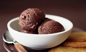 Inoltre, non c'è bisogno della gelatiera o di qualsiasi altra macchina per gelato, perché con un po' di pazienza è facile prepararlo da soli. Gelato Al Cioccolato La Ricetta Facile Da Fare A Casa Leitv