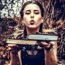 Millie Hull's Instagram, Twitter & Facebook