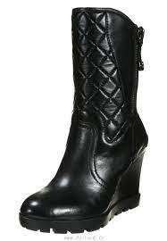 Les femmes adorent les bottines compensées au look rock. Epingle Sur Shoozzz