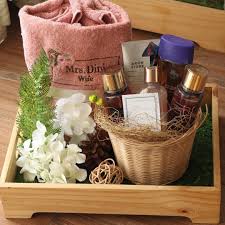 Seserahan Weddingpreparationpeople Hantaranbedcover Seserahan Weddingpreparationpeople Di 2020 Hadiah Perkawinan Pernikahan Unik Ide Perkawinan