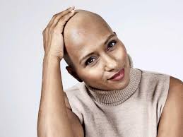 Aida (44) heeft borstkanker: 'Dat mijn man mij kaalschoor was een  emotioneel moment'