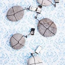 Make Your Own Tablecloth Weight Using Only Pebbles Wire And Clips Photo Tutorial In Swedish And English Tablecloth Weights Diy Tablecloth English Decor