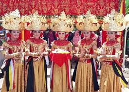 Tari Sigeh Penguten Tarian Pembuka Khas Lampung Indephedia Com