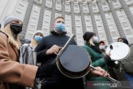 Victorian premier daniel andrews hasn't ruled out moving the state to stage 4 restrictions if new cases of coronavirus victorians warned avoiding a stage 4 coronavirus lockdown is in their hands. Victoria Lockdown Semua Wilayah Selama Lima Hari Indonesiainside Id