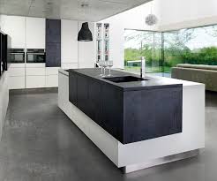 Fregadero de la serie zerox, de blanco, en 1 x 0,51 m (desde 562 €). Placa Y Fregadero A Diferentes Alturas Ideal Para Una Postura Optima Cocinas Con Estilo