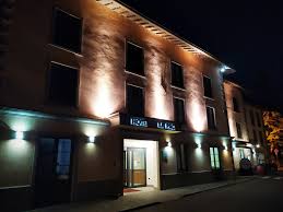 In media, soggiornare a bagno di romagna in un hotel 3 stelle costa € 111,44 a notte, mentre un 4 stelle a bagno di romagna costa € 121,01 a notte. Ex9kc 2s3uq Pm