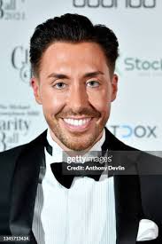 48 Photos & High Res Pictures