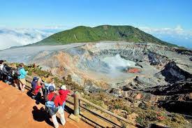This covered patio does get a bit crowded, but i saw most people were remaining masked. Poas Volcano National Park Eintrittskarte Nur Fur Auslander 2021 San Jose Tiefpreisgarantie