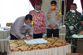 Bupati solok selatan, sumatera barat, muzni zakaria mengundurkan diri dari jabatan ketua dewan pimpinan cabang partai gerindra, menyusul kasusnya yang tengah ditangani oleh komisi p. Lihat Situasi Bupati Solok Masih Kaji Berlakukan Jam Malam Berita Minang