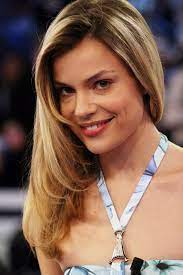 Chi è, età, carriera micaela ramazzotti è nata a roma il 17 gennaio del 1979 ed è una nota attrice, vincitrice di un david di donatello nel 2010. Micaela Ramazzotti Gli Anni Piu Belli Perche E L Attrice Italiana Piu Bella Amica