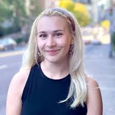 Alina Hunter's Instagram, Twitter & Facebook