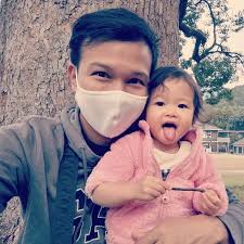 Anyone in Japan can tell me why almost every window has those red  triangles?🔻🤔 #tokyo