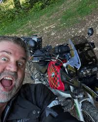 This is located under the seat of 1999 1100gs (snotty). Any ideas what it  is ?? I checked the wiring diagram but could not locate it. I checked with  a volt meter