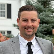 Brad Redman's Instagram, Twitter & Facebook