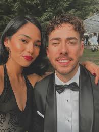 A match made at Mazel 💖 Lindsay & Nate met last year at a Mazelpalooza  pre-party. Swipe ➡️ to see their photo from the evening ✨ Do you have a  Mazel story?