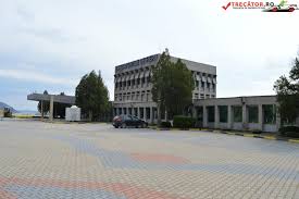 În acest muzeu vei găsi explicații prin panouri de informații și imagini despre principiile de funcționare a hidrocentralei dar parcul natural portile de fier urmareste cursul dunarii pe o lungime de aproximativ 140 km si are o suprafata de 115655 de hectare.ocupand. Muzeul Hidrocentralei PorÈ›ile De Fier I Trecator Prin Lume