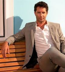 La producción se emitió por canal 13, desde el primer semestre de 2012. Cristian Arriagada Es La Nueva Incorporacion De Verdades Ocultas